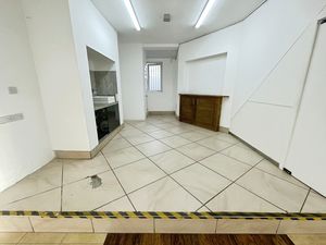 Raised Showroom- click for photo gallery